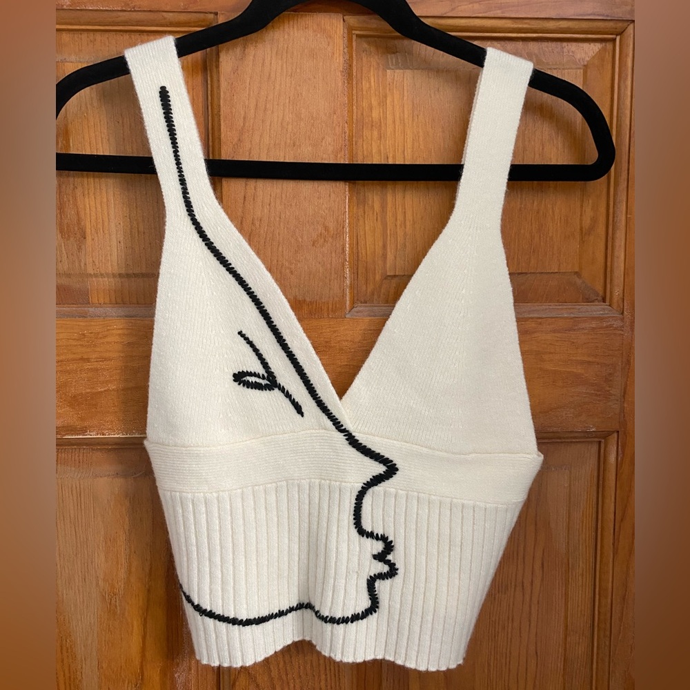 Zara Graphic Tank Sweater Featuring A Line Drawn Face On Front, size Medium